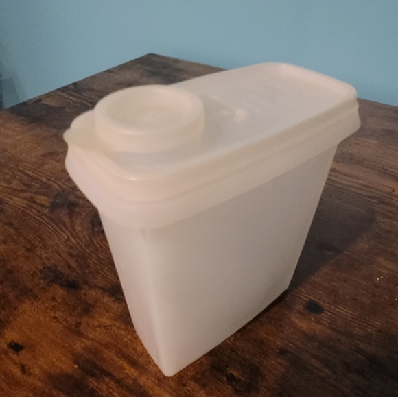 Tupperware Kitchen Tupperware Cereal Keeper Poshmark
